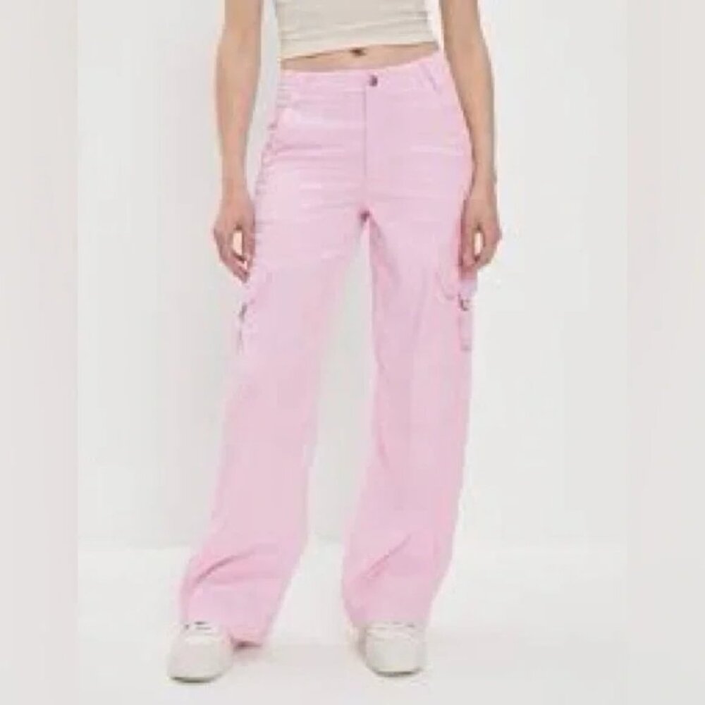 NWT American Eagle Outfitters Light Pink Cargo Pants
